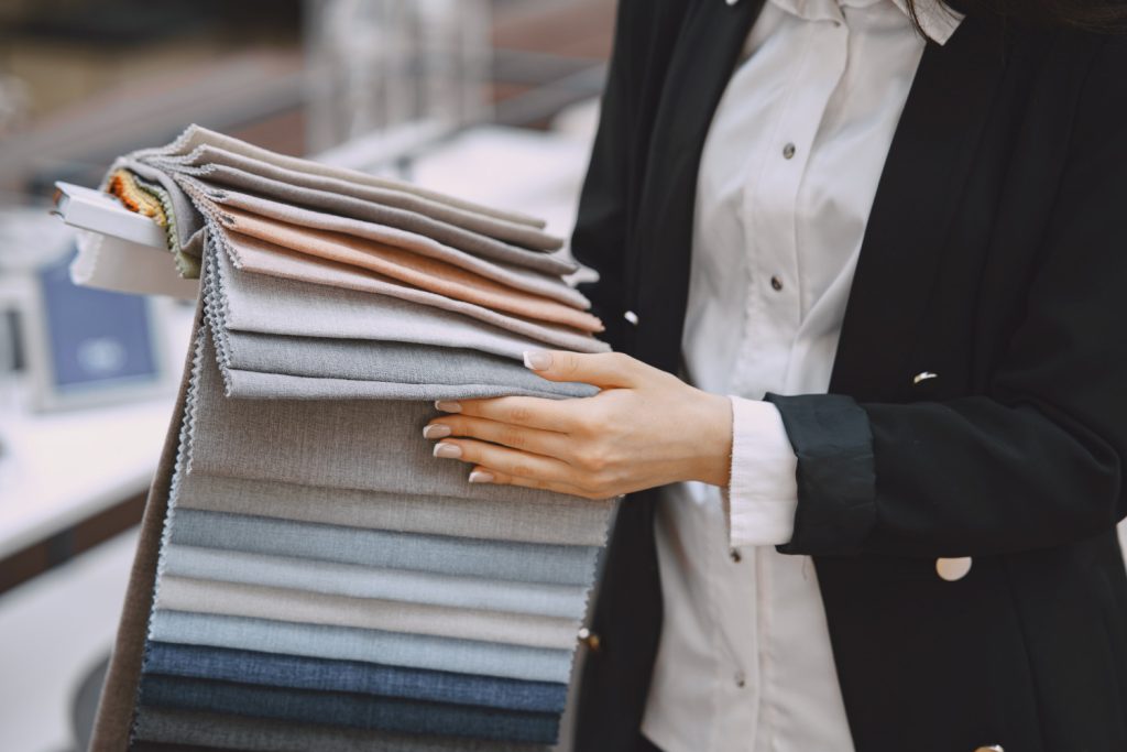 Como comprar cortina para sala: 5 dicas para não comprar errado