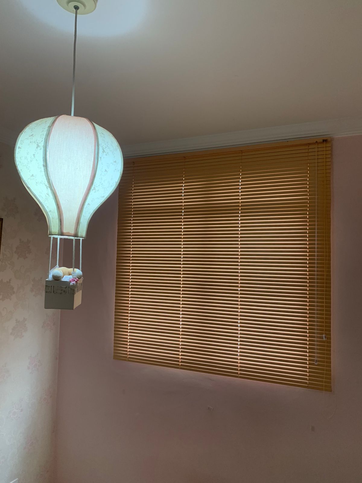 Cortina para quarto pequeno: modelos que ampliam o ambiente