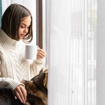 Cuidados com as Cortinas Durante o Inverno: Previna vírus e mantenha o ar puro em casa