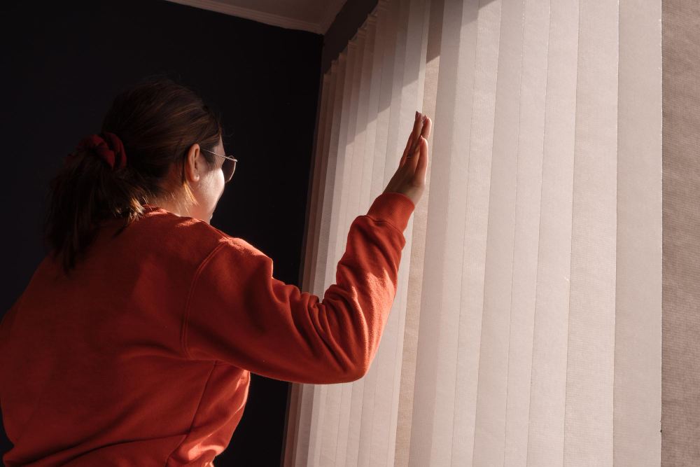 Cortina térmica e blackout: como reduzir o calor e economizar energia